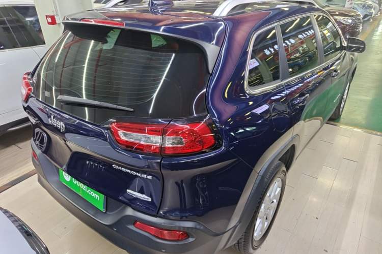 Used Jeep Cherokee 2016 2.4L Leading Smart Version Rear Right 45 Deg
