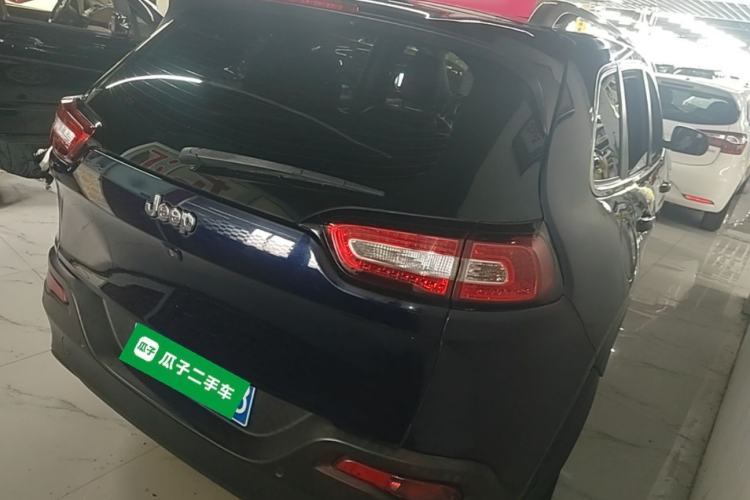 Used Jeep Cherokee 2016 2.4L Leading Smart Version Rear Right 45 Deg
