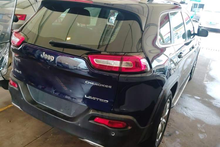 Used Jeep Cherokee 2016 2.4L Superior Edition Rear Right 45 Deg