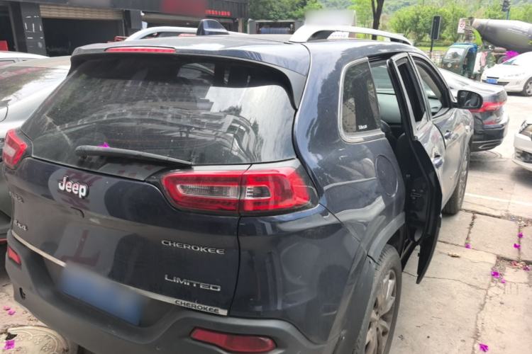 Used Jeep Cherokee 2016 2.4L Superior Edition Rear Right 45 Deg