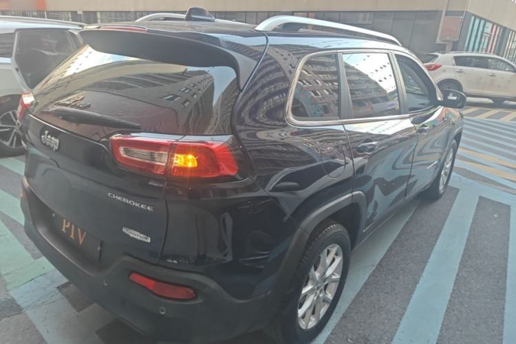 Used Jeep Cherokee 2016 2.0L Superior Edition Rear Right 45 Deg