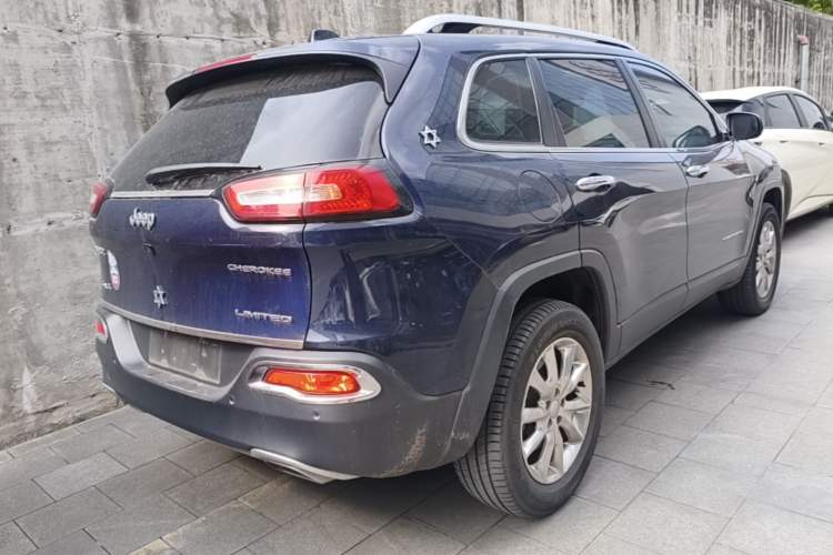 Used Jeep Cherokee 2016 2.4L Superior Edition Rear Right 45 Deg