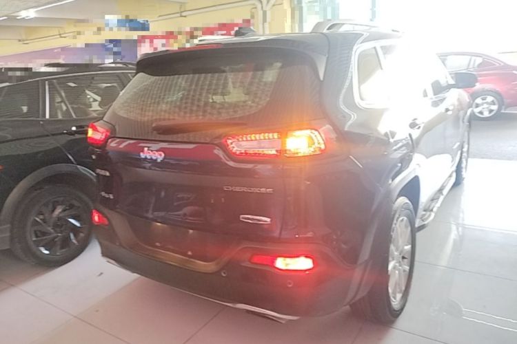 Used Jeep Cherokee 2016 2.4L Professional Edition Rear