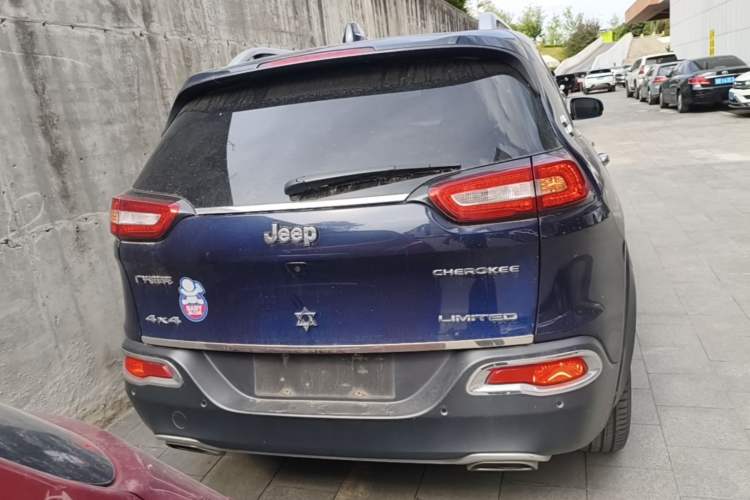 Used Jeep Cherokee 2016 2.4L Superior Edition Rear