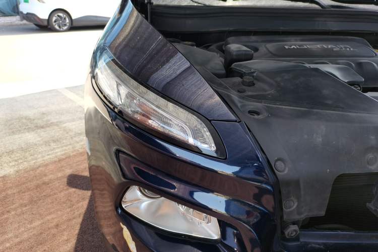 Used Jeep Cherokee 2016 2.4L Professional Smart Version Right Front Headlight