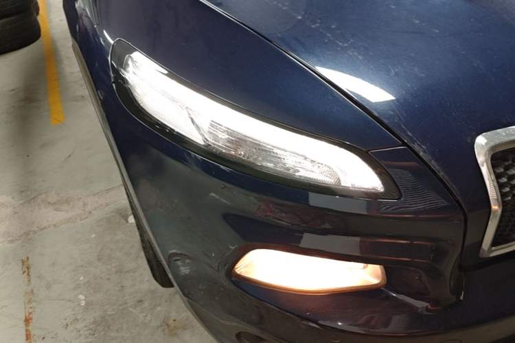 Used Jeep Cherokee 2016 2.4L Leading Edition Right Front Headlight