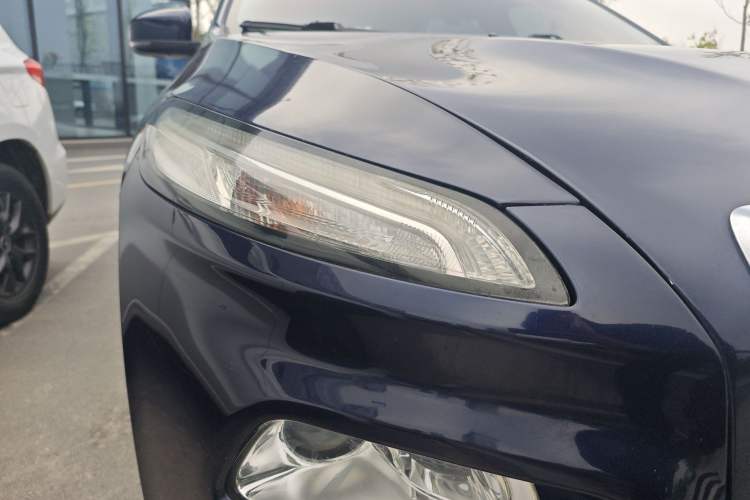 Used Jeep Cherokee 2016 2.4L Leading Edition Right Front Headlight