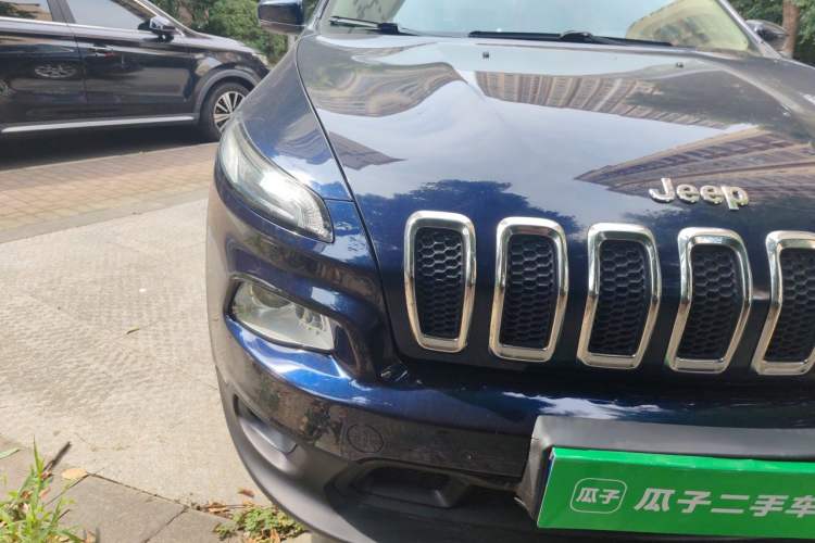 Used Jeep Cherokee 2016 2.4L Leading Smart Version Right Front Headlight