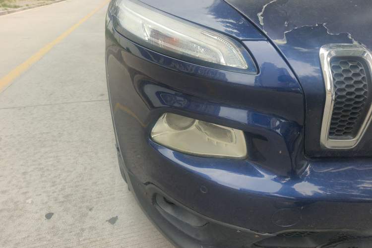 Used Jeep Cherokee 2016 2.0L Superior Edition Right Front Headlight