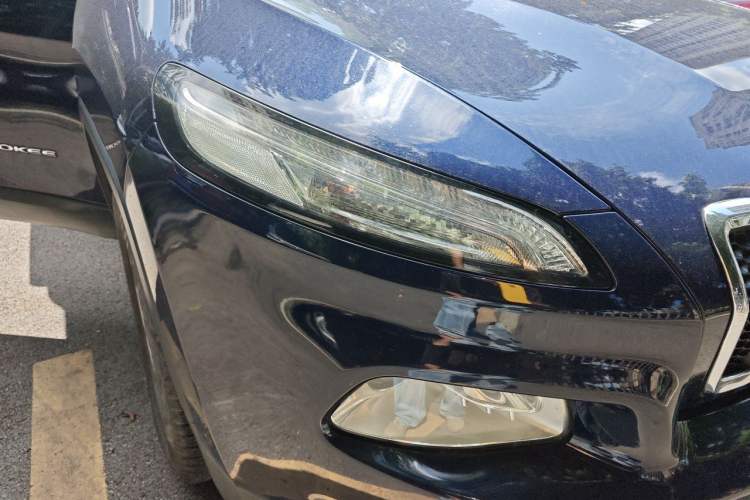 Used Jeep Cherokee 2016 2.4L Professional Smart Version Right Front Headlight