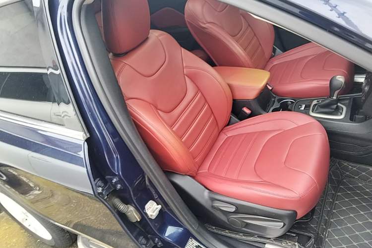 Used Jeep Cherokee 2016 2.0L Leading Edition Right Front Seat
