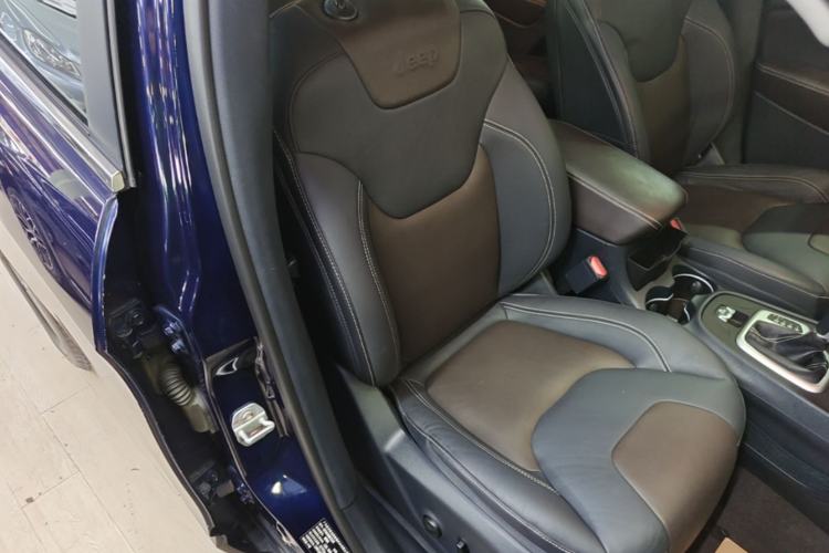 Used Jeep Cherokee 2016 2.4L Leading Smart Version Right Front Seat