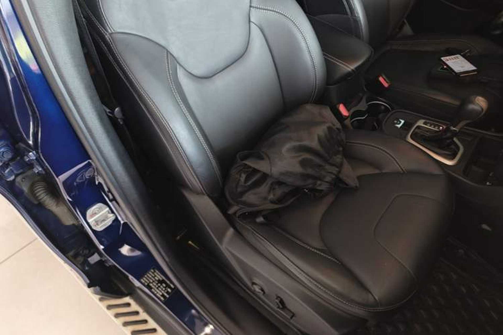 Used Jeep Cherokee 2016 2.0L Superior Edition Right Front Seat
