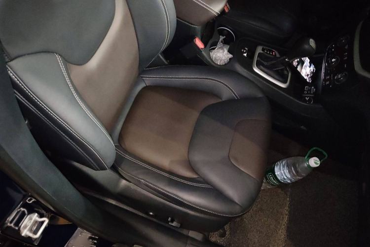 Used Jeep Cherokee 2016 2.4L Leading Edition Right Front Seat