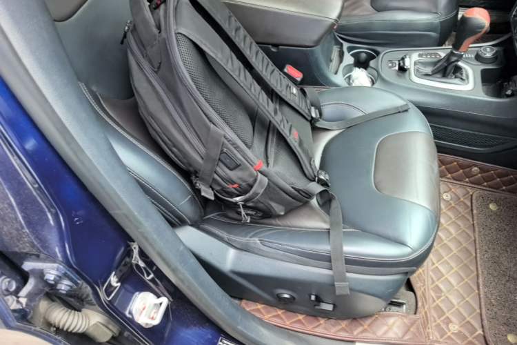 Used Jeep Cherokee 2016 2.4L Superior Edition Right Front Seat