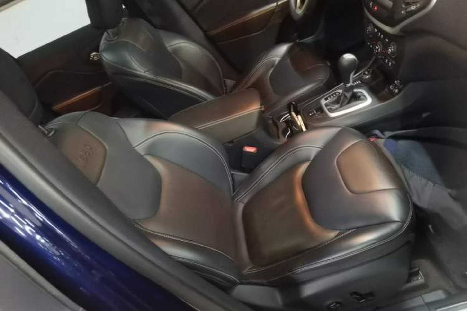 Used Jeep Cherokee 2016 2.4L Professional Smart Version Right Front Seat