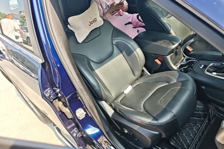 Used Jeep Cherokee 2016 2.4L Professional Edition Right Front Seat