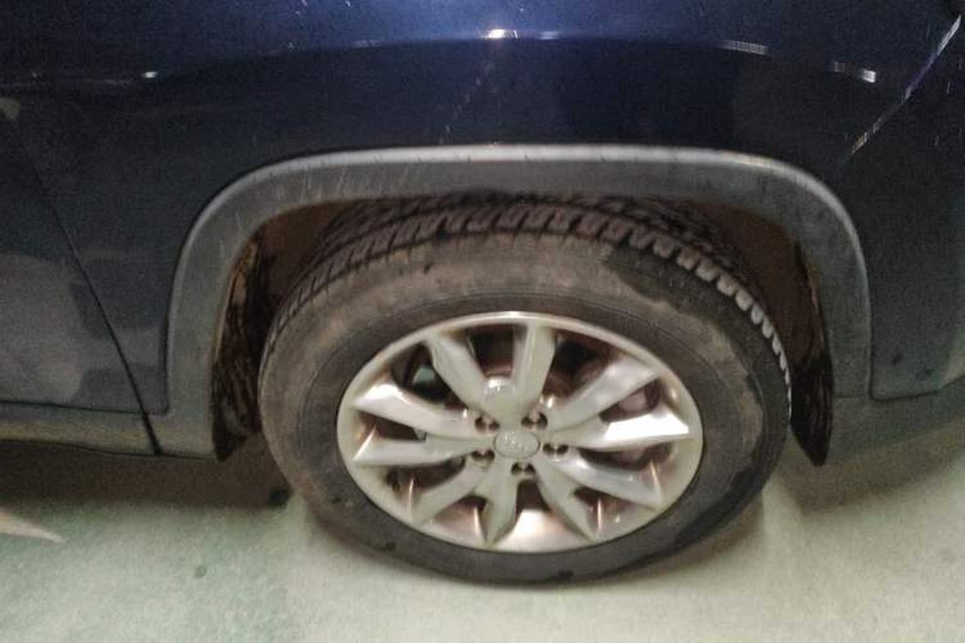 Used Jeep Cherokee 2016 2.4L Superior Edition Right Front Wheel Hub