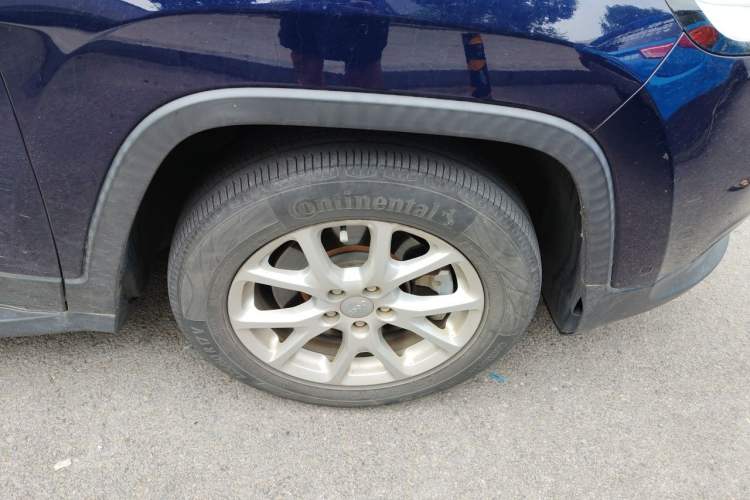 Used Jeep Cherokee 2016 2.4L Leading Edition Right Front Wheel Hub