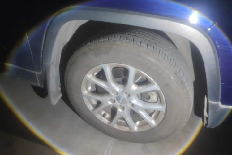 Used Jeep Cherokee 2016 2.4L Professional Smart Version Right Front Wheel Hub