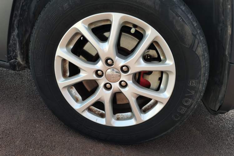 Used Jeep Cherokee 2016 2.4L Professional Smart Version Right Front Wheel Hub