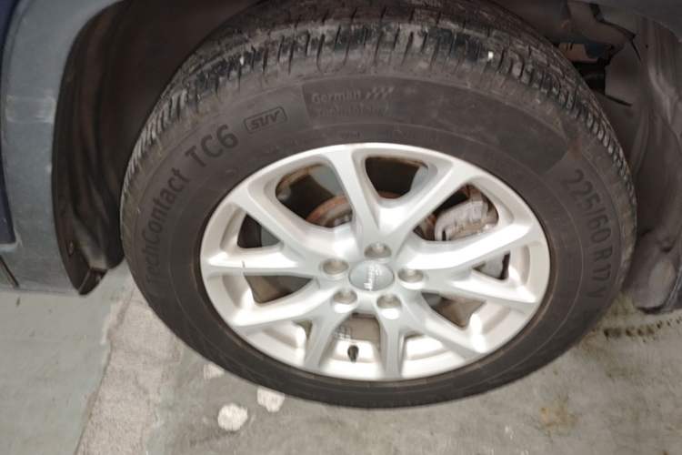 Used Jeep Cherokee 2016 2.4L Leading Edition Right Front Wheel Hub