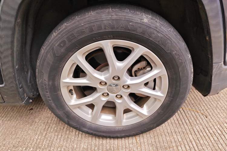 Used Jeep Cherokee 2016 2.0L Smart Version Right Front Wheel Hub
