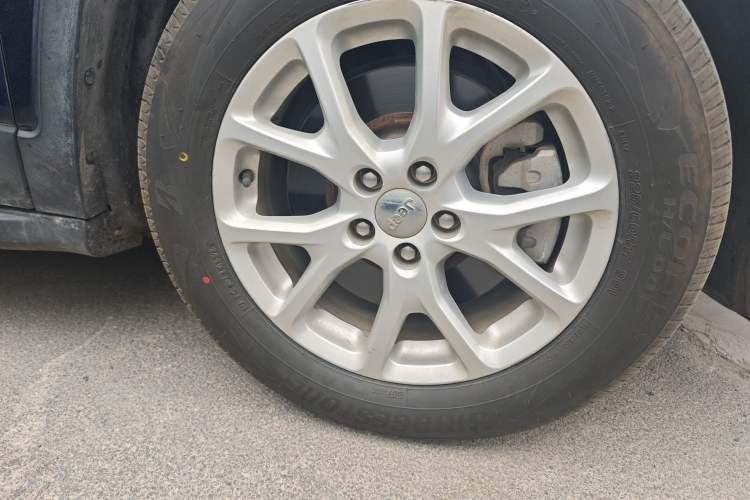Used Jeep Cherokee 2016 2.4L Leading Edition Right Front Wheel Hub