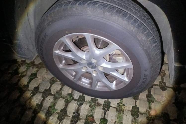 Used Jeep Cherokee 2016 2.4L Professional Edition Right Front Wheel Hub