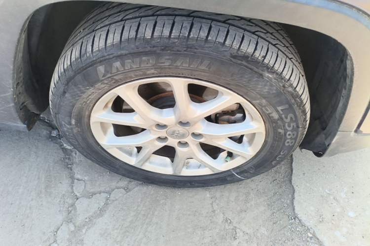 Used Jeep Cherokee 2016 2.4L Leading Edition Right Front Wheel Hub