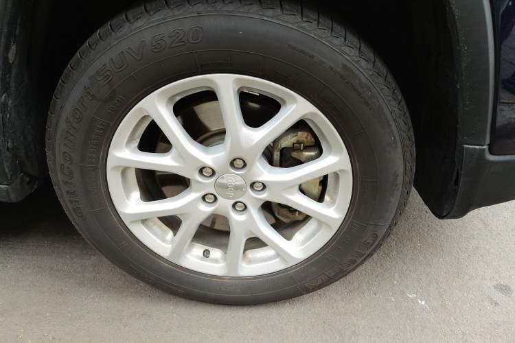 Used Jeep Cherokee 2016 2.4L Professional Edition Right Front Wheel Hub