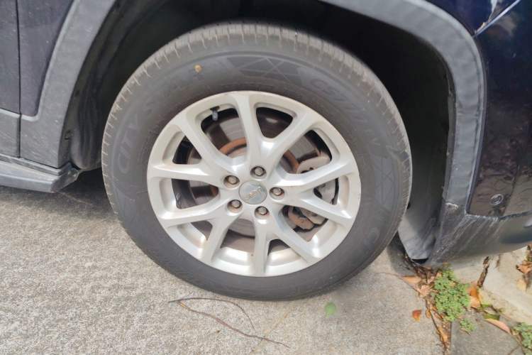 Used Jeep Cherokee 2016 2.4L Leading Smart Version Right Front Wheel Hub