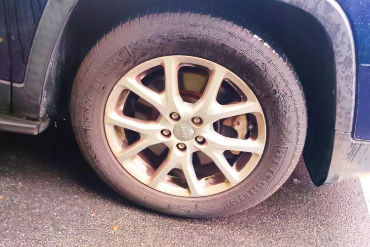 Used Jeep Cherokee 2016 2.4L Leading Smart Version Right Front Wheel Hub