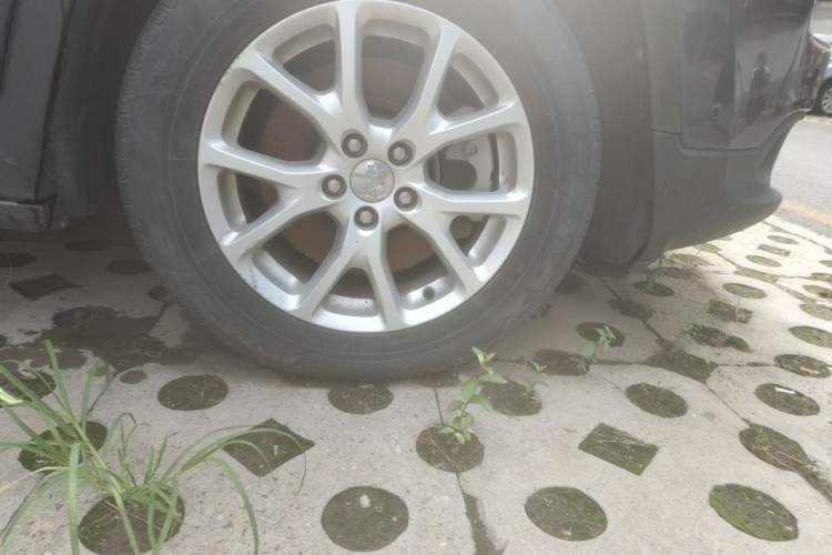 Used Jeep Cherokee 2016 2.4L Leading Smart Version Right Front Wheel Hub