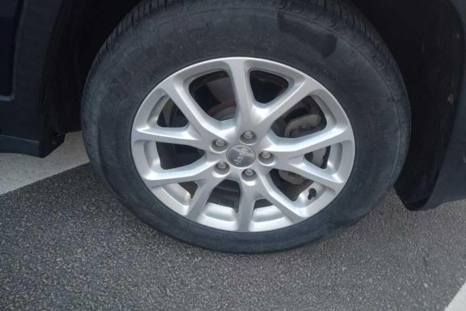 Used Jeep Cherokee 2016 2.0L Superior Edition Right Front Wheel Hub