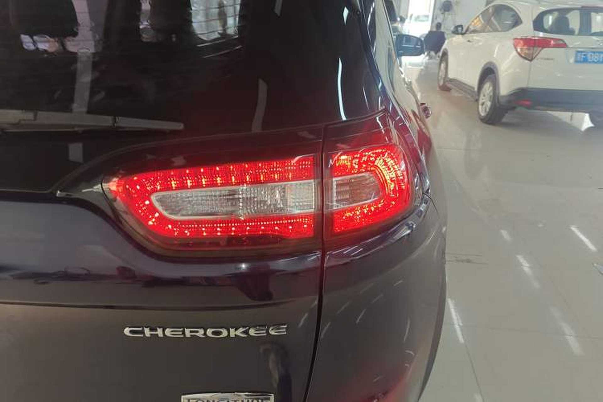 Used Jeep Cherokee 2016 2.0L Superior Edition Right Rear Taillight