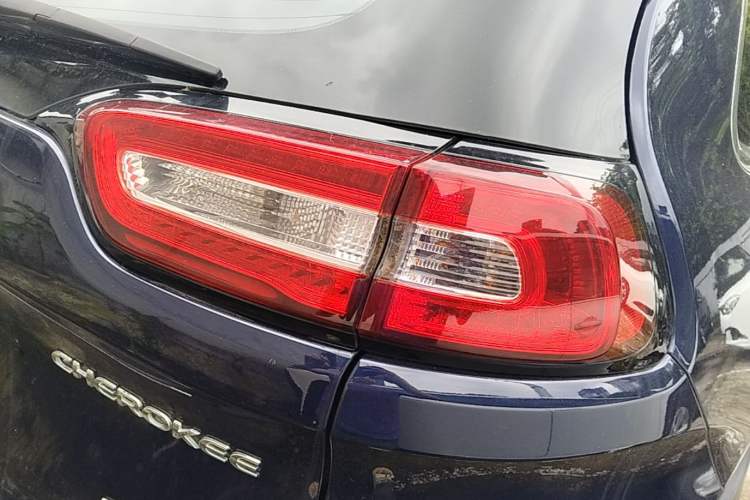 Used Jeep Cherokee 2016 2.0L Leading Edition Right Rear Taillight