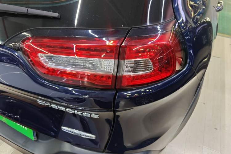 Used Jeep Cherokee 2016 2.4L Leading Smart Version Right Rear Taillight
