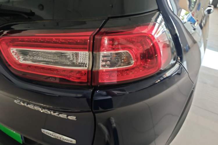 Used Jeep Cherokee 2016 2.0L Superior Edition Right Rear Taillight