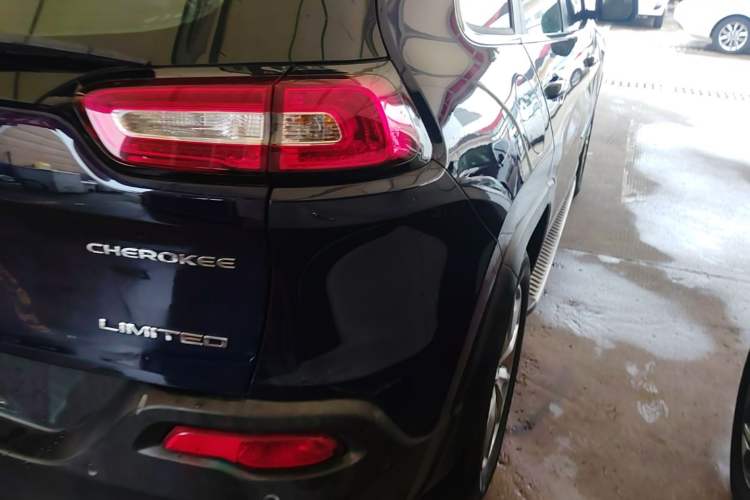 Used Jeep Cherokee 2016 2.4L Superior Edition Right Rear Taillight