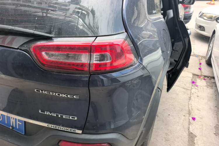 Used Jeep Cherokee 2016 2.4L Superior Edition Right Rear Taillight
