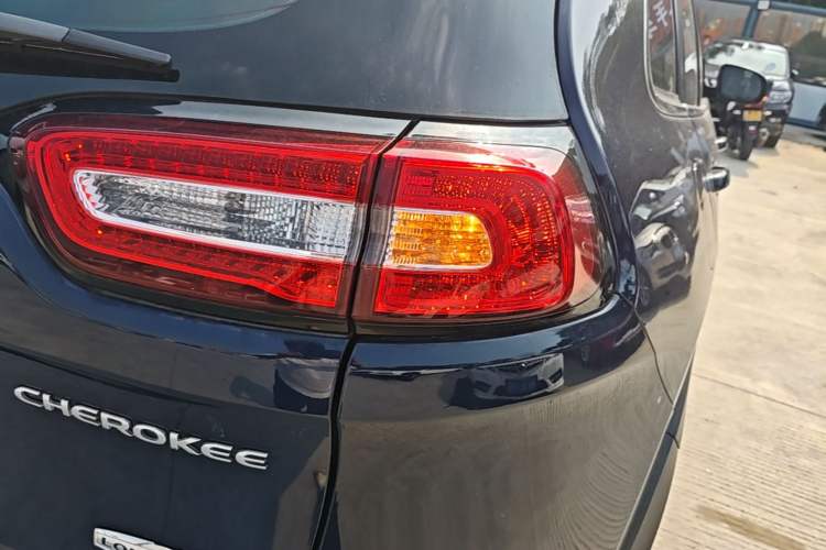 Used Jeep Cherokee 2016 2.4L Professional Edition Right Rear Taillight