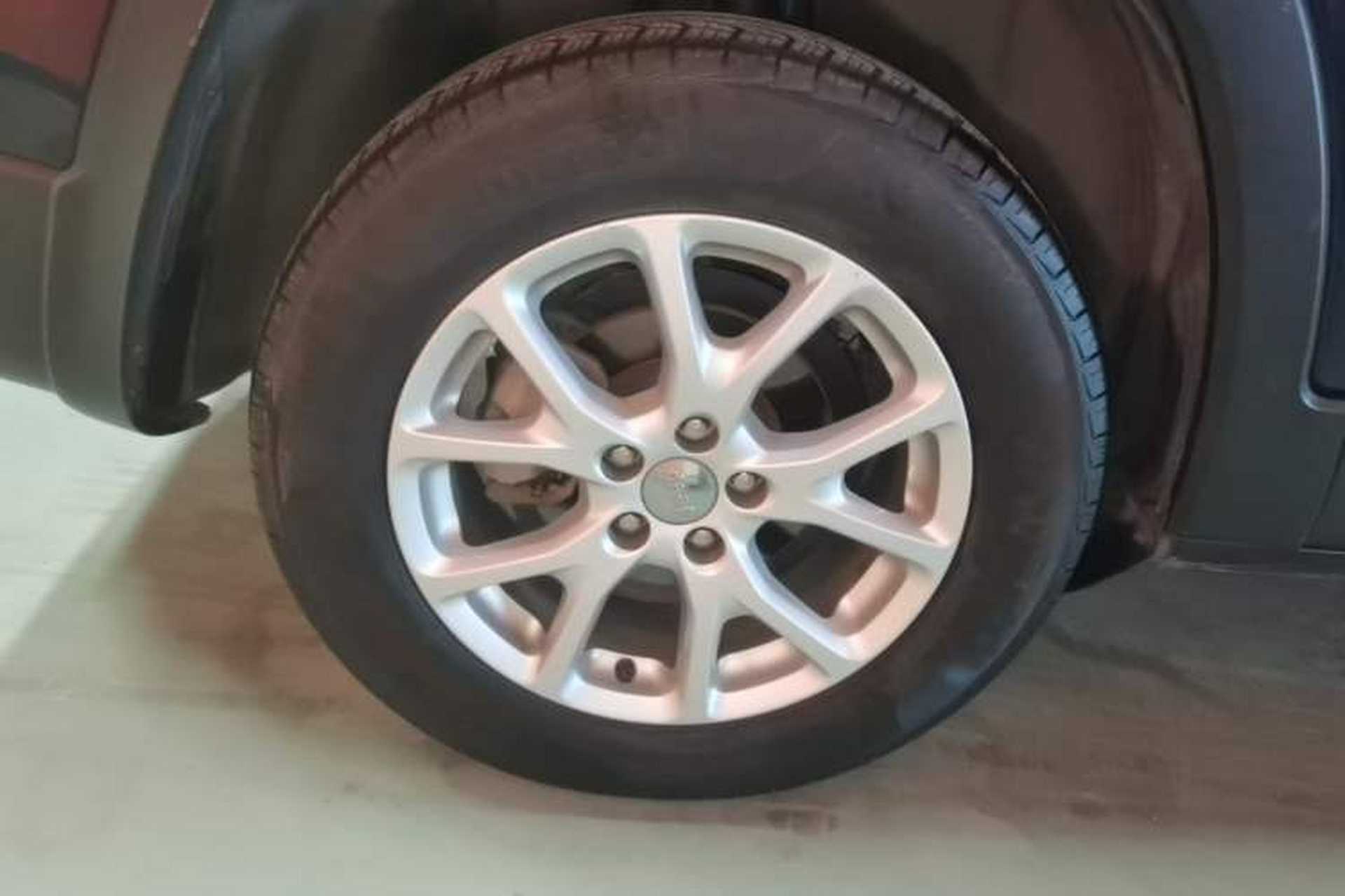 Used Jeep Cherokee 2016 2.4L Leading Edition Right Rear Wheel Hub