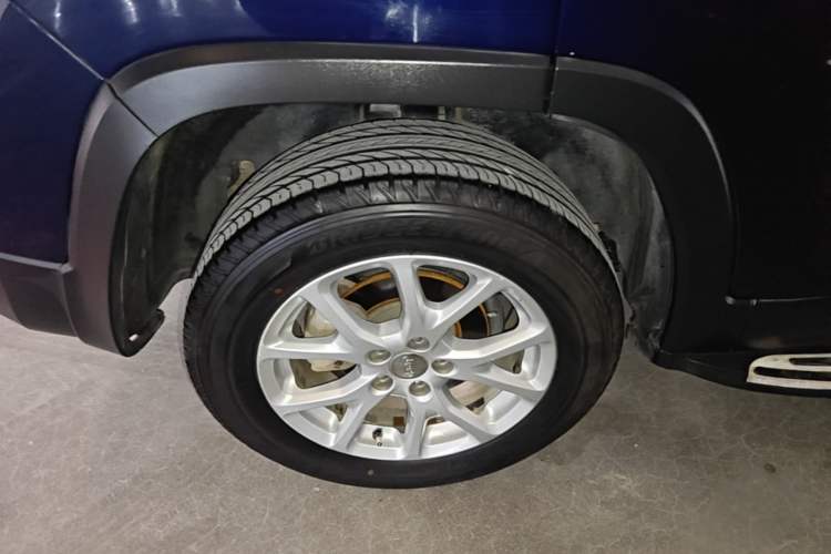 Used Jeep Cherokee 2016 2.0L Superior Edition Right Rear Wheel Hub
