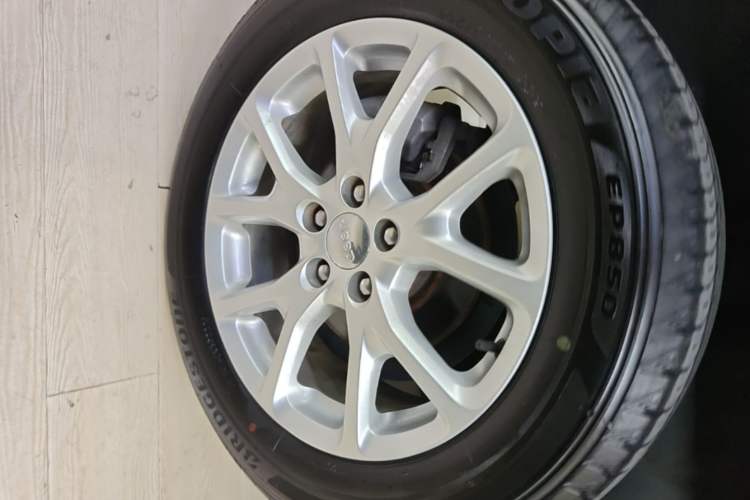 Used Jeep Cherokee 2016 2.4L Leading Smart Version Right Rear Wheel Hub