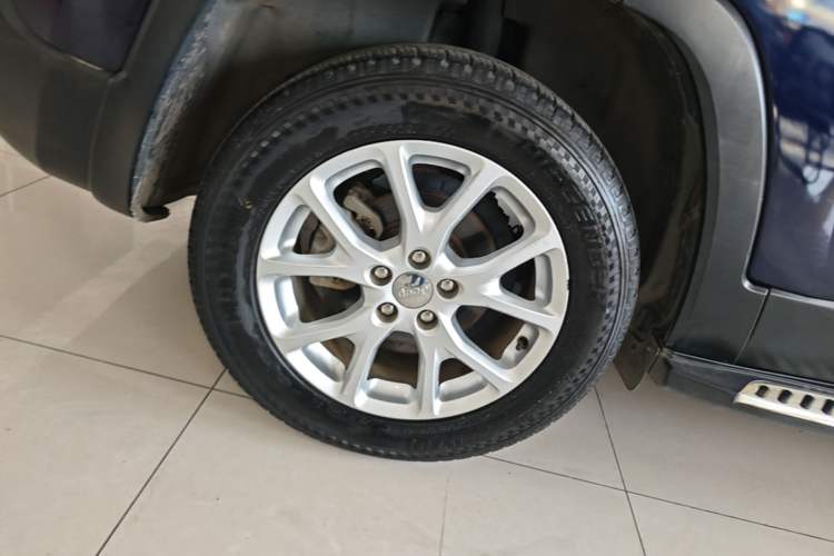 Used Jeep Cherokee 2016 2.0L Superior Edition Right Rear Wheel Hub