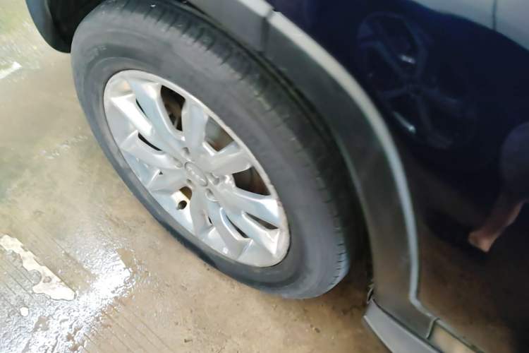Used Jeep Cherokee 2016 2.4L Superior Edition Right Rear Wheel Hub