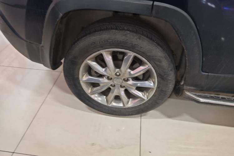 Used Jeep Cherokee 2016 2.4L Superior Edition Right Rear Wheel Hub