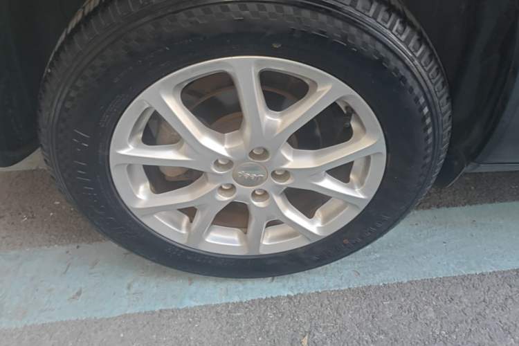 Used Jeep Cherokee 2016 2.0L Superior Edition Right Rear Wheel Hub