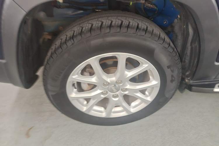 Used Jeep Cherokee 2016 2.0L Superior Edition Right Rear Wheel Hub